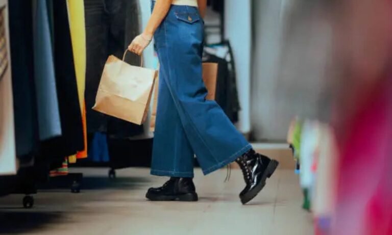 How to Revive Old Jeans with Jeansato