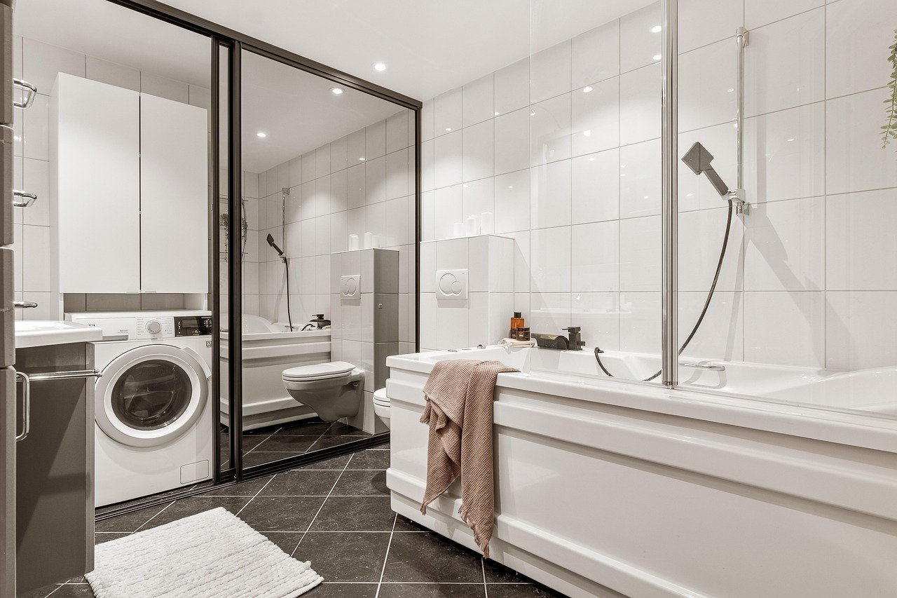 Elevate Your Brand Image: Essential Features for Modern Commercial Bathrooms